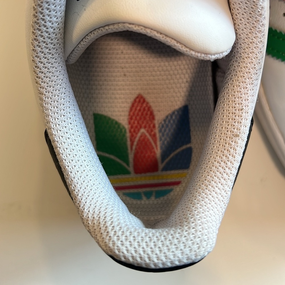 Adidas - men’s 6, rainbow stripe superstar - Picture 8 of 8